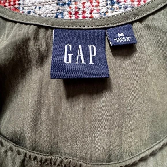 GAP Women's SAGE Green Top Sz M  Ties in front at waist ! - Picture 3 of 5